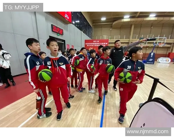 篮球巨星亲授小篮球技巧助力青少年成长与梦想实现